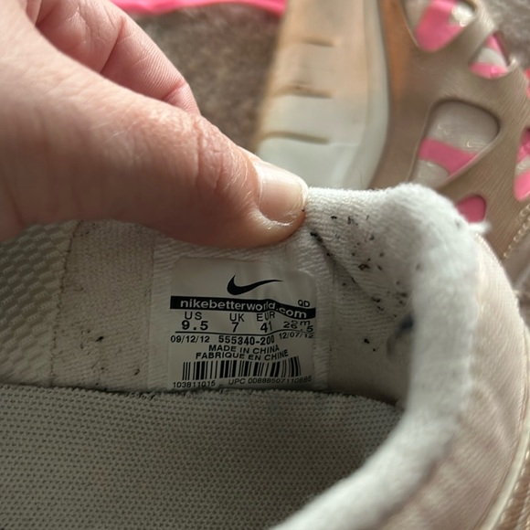 Nike Free Run 2 Athletic Shoes - Picture 7 of 9